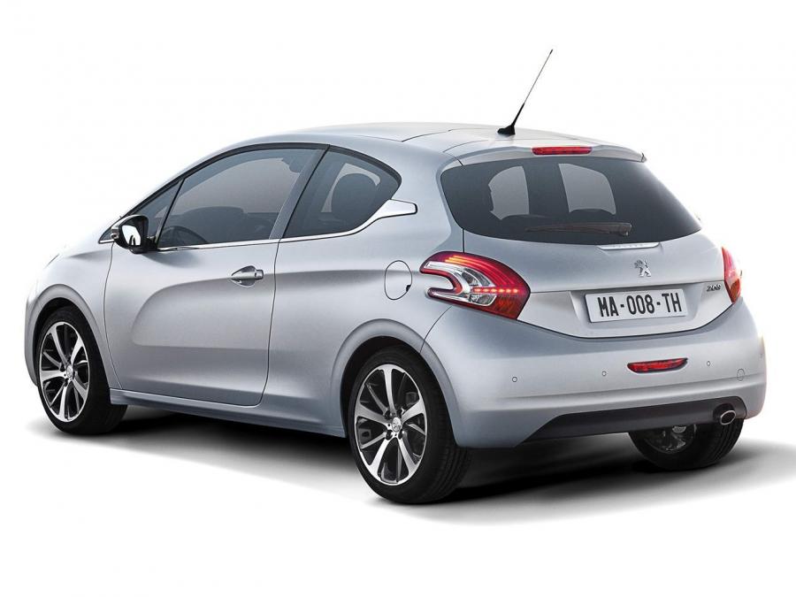  Peugeot 208 3-Door 2012 года  (фото 22 из 31)
